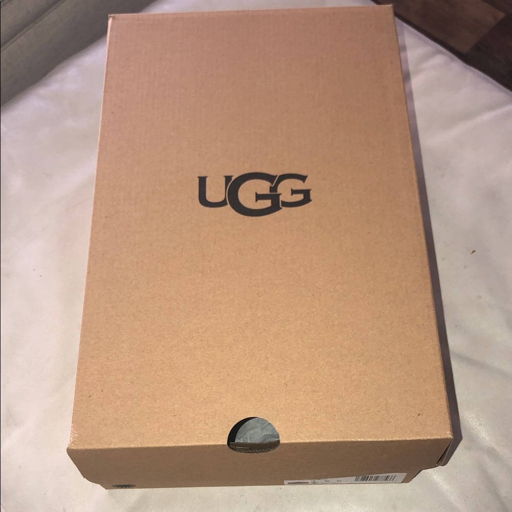 UGG HINGED LID BOX EUC